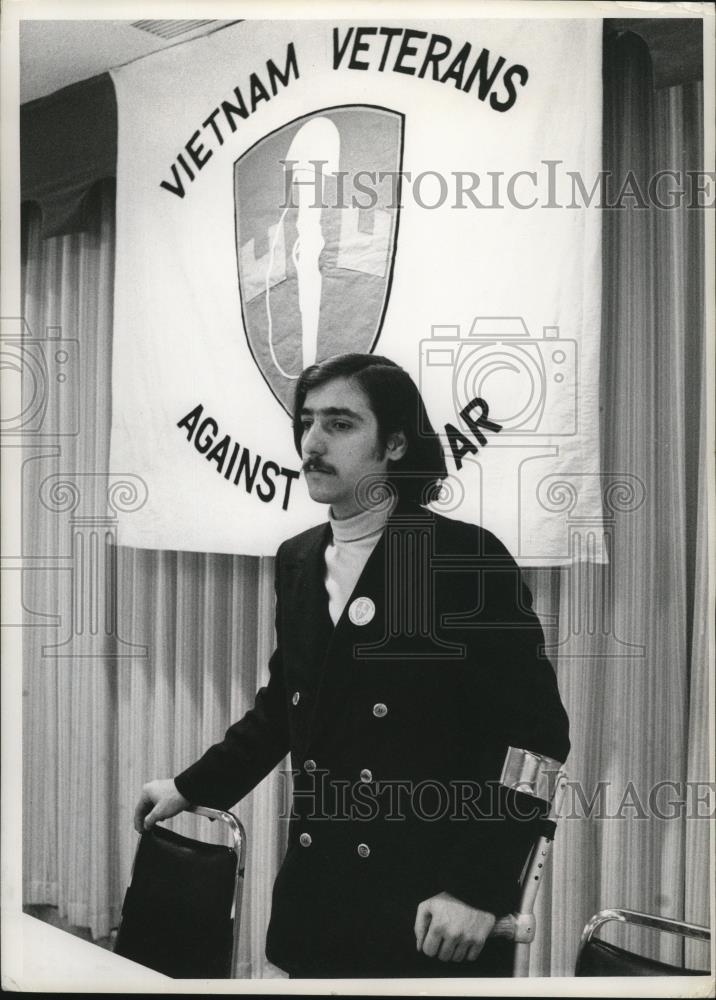 1971 Press Photo Chris Soares is a vocal member against Vietnam War. - cvb76713 - Historic Images