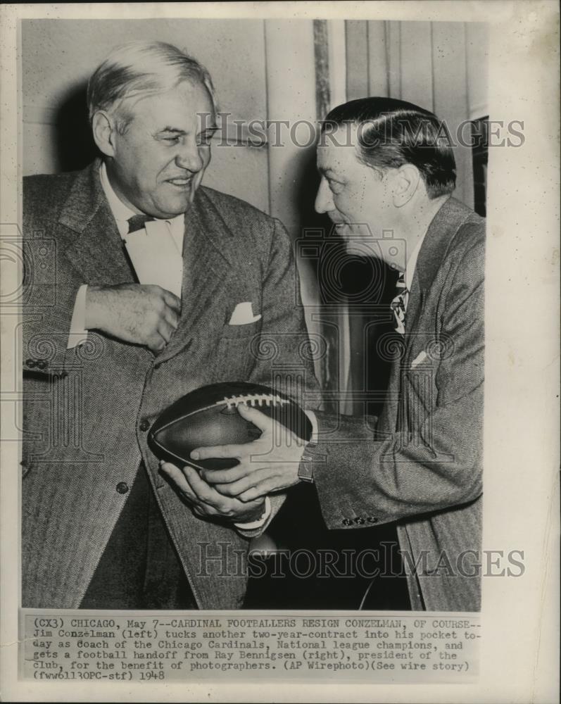 1948 Press Photo Jim Conzelman Cardinals Coach and Ray Bennigsen, Chicago - Historic Images