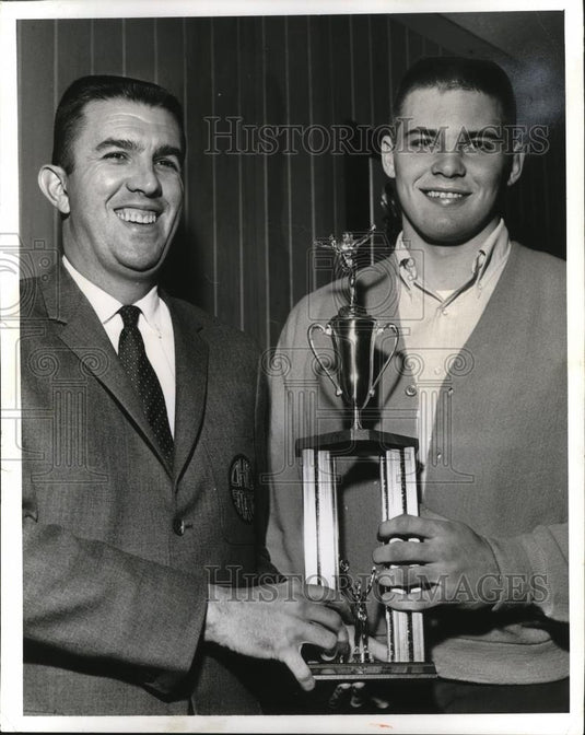 1969 Press Photo James Jones Awards Rick Simon with Godfrey Trophy, OH Football - Historic Images