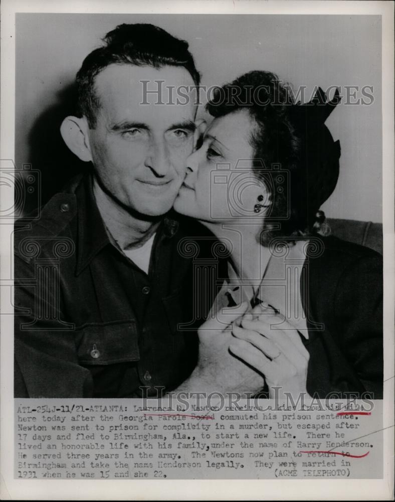 1951 Press Photo Lawrence Newton Being Kissed by Wife After Being Paroled - Historic Images