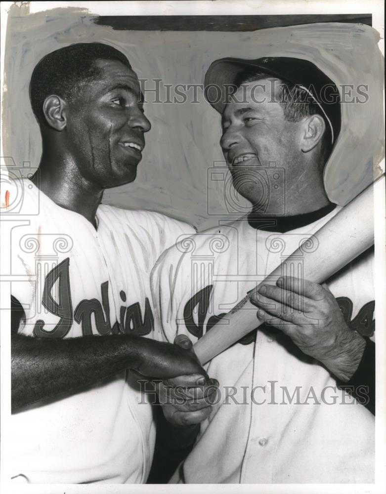 1956 Press Photo Al Smith shakes hands with Bob Lemon after game. - cvb76996 - Historic Images