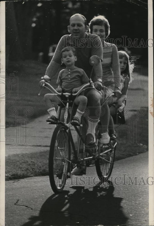 1971 Press Photo James Brickley and Family on Bike - cvb77041 - Historic Images