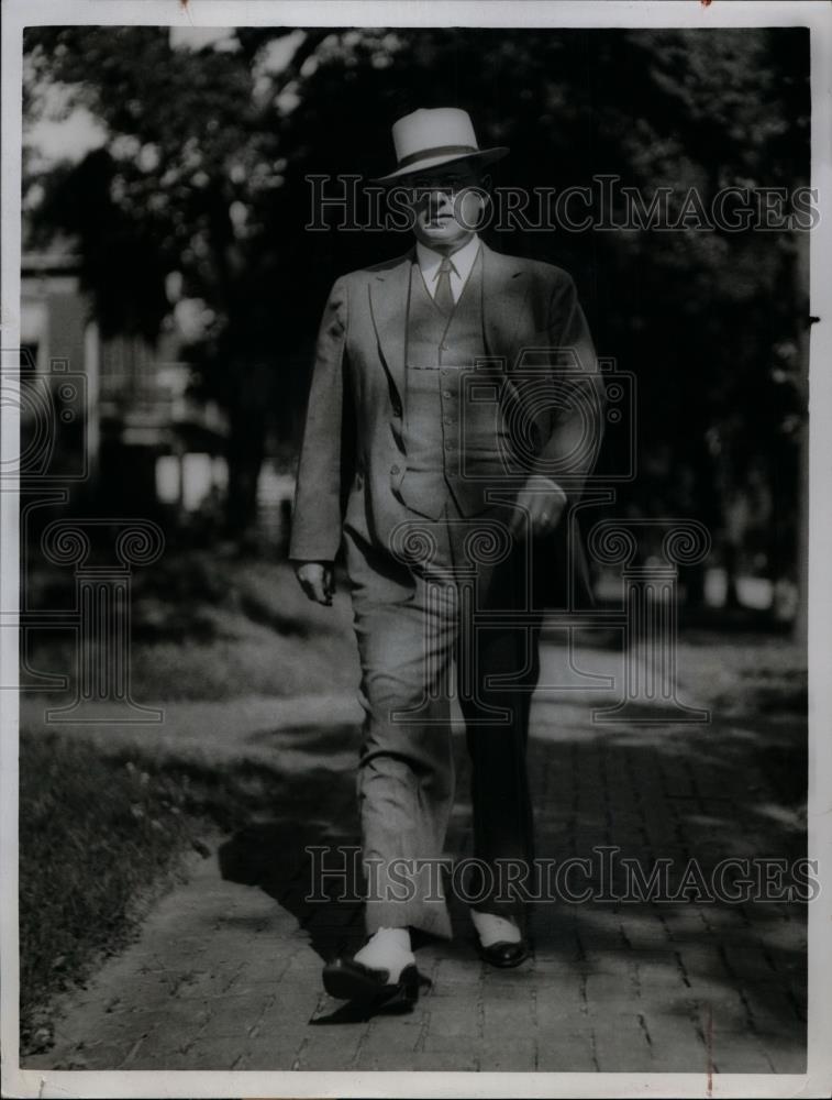 1936 Press Photo Alf Landon Walks in Topeka, Kansas During Republican Convention - Historic Images