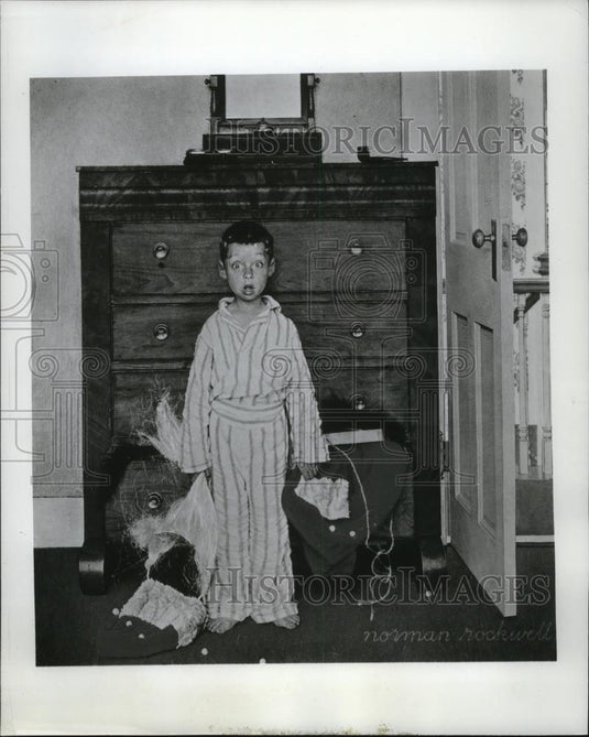 1970 Press Photo Norman Rockwell painting of boy shocked to find Santa's costume - Historic Images