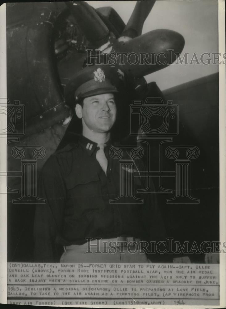 1944 Press Photo Capt Ollie Cordill to become ferrying pilot after back injury - Historic Images