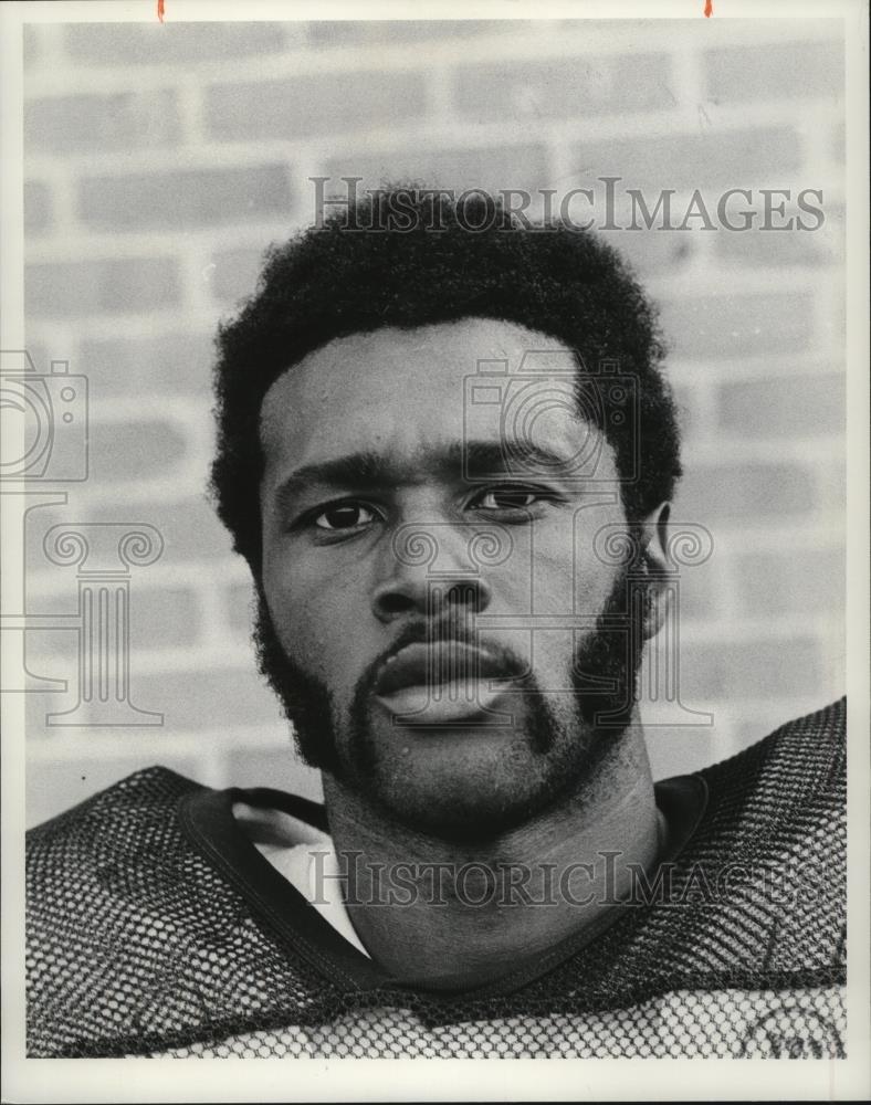 1977 Press Photo Football-Oliver Davis. - cvb77113 - Historic Images