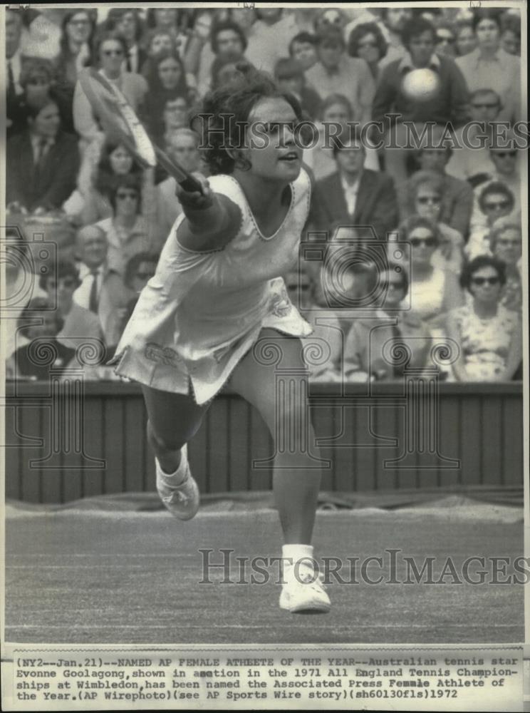 1972 Press Photo Evonne Goolagong aims for the ball during a 1971 Tennis play - Historic Images