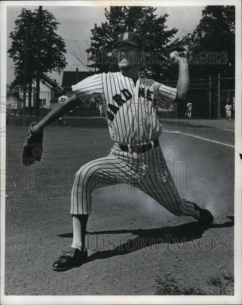 1971 Press Photo Buddy Schultz- Gardner's pitcher - cvb77337 - Historic Images