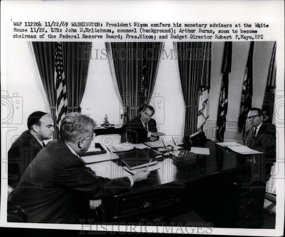 1969 Press Photo Richard Nixon Meeting w Advisors at White House - nef28296 - Historic Images