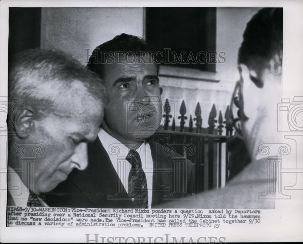 1955 Press Photo Vice President Nixon pondering a question asked by a reporter - Historic Images