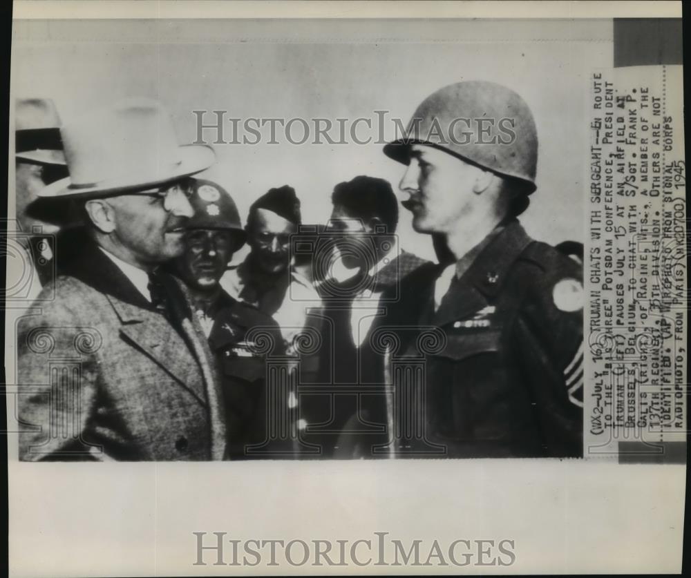 1945 Wire Photo Pres Harry S Truman talking to S/Sgt Frank P Galis- Big Tree - Historic Images