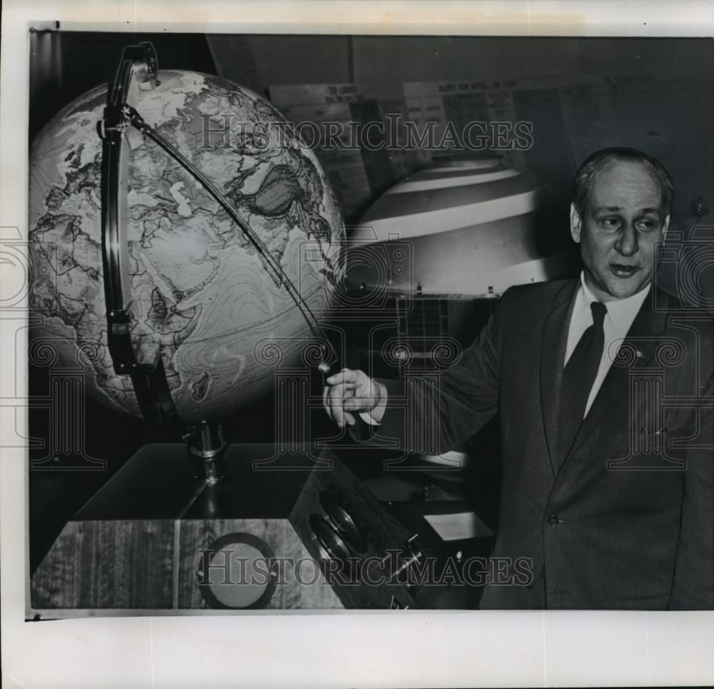 1961 Wire Photo Dr Richard Kershner of Transit navigation satellite program - Historic Images