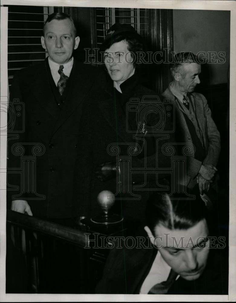 1938 Press Photo Mr and Mrs.Leonard Vlught in court to press murder charges - Historic Images