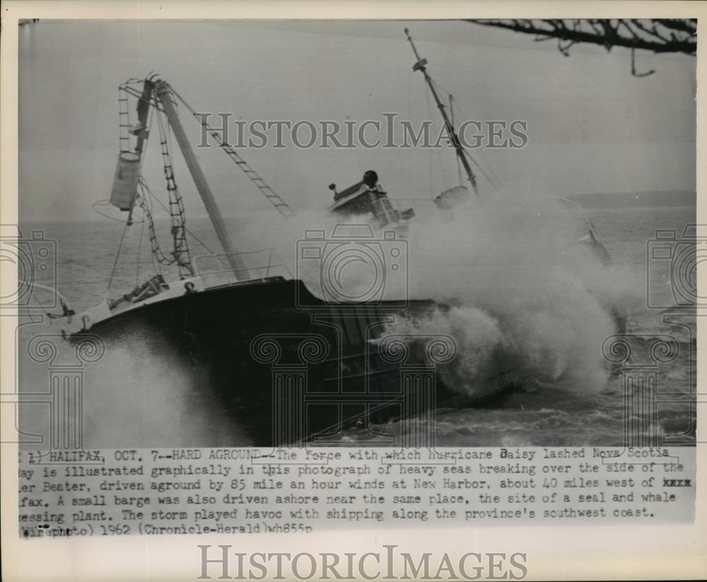 1962 Wire Photo Hurricane Daisy lashed through Nova Scotia Bay w/ high winds - Historic Images