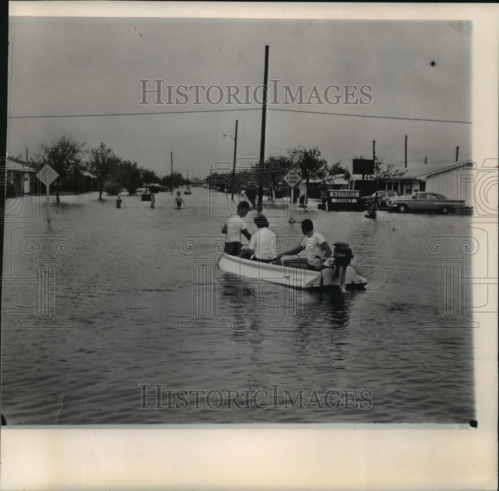 1963 Press Photo Flooded residential areas of West Beaumont Hurricane Cindy