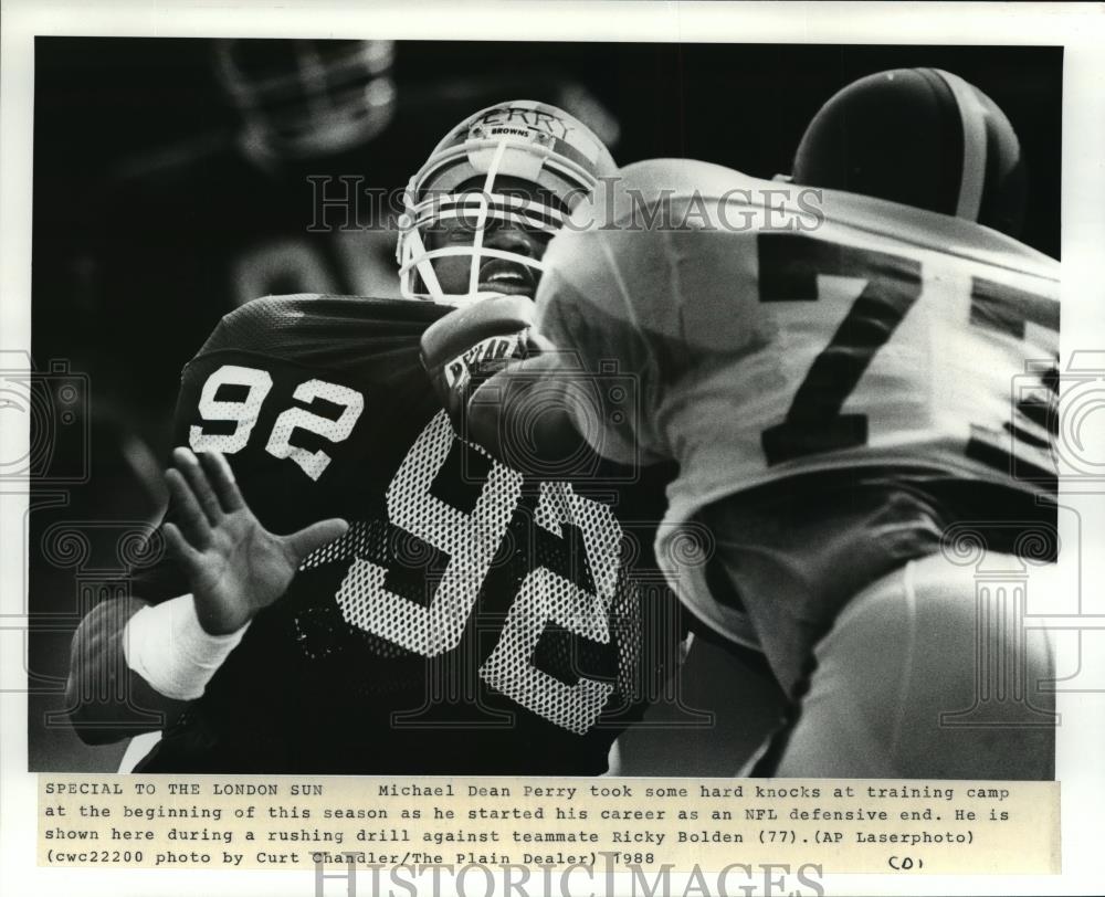 1988 Wire Photo Michael Dean Perry Against Teammate Ricky Bolden of Browns - Historic Images