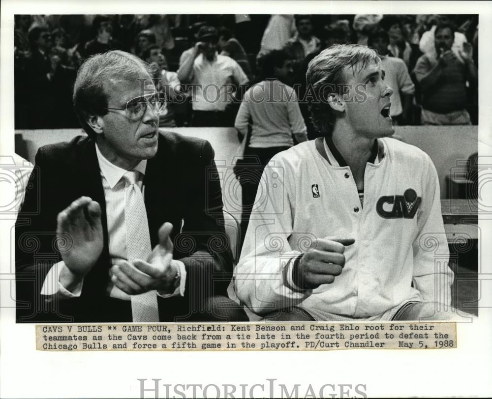 1988 Wire Photo Kent Benson &amp; Craig Ehlo of Cleve Cavs vs Bull- playoffs game - Historic Images
