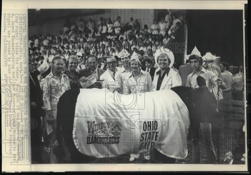 1975 Wire Photo Gov James Rhodes, Mike Bumgarner, R. David Thomas at State Fair - Historic Images