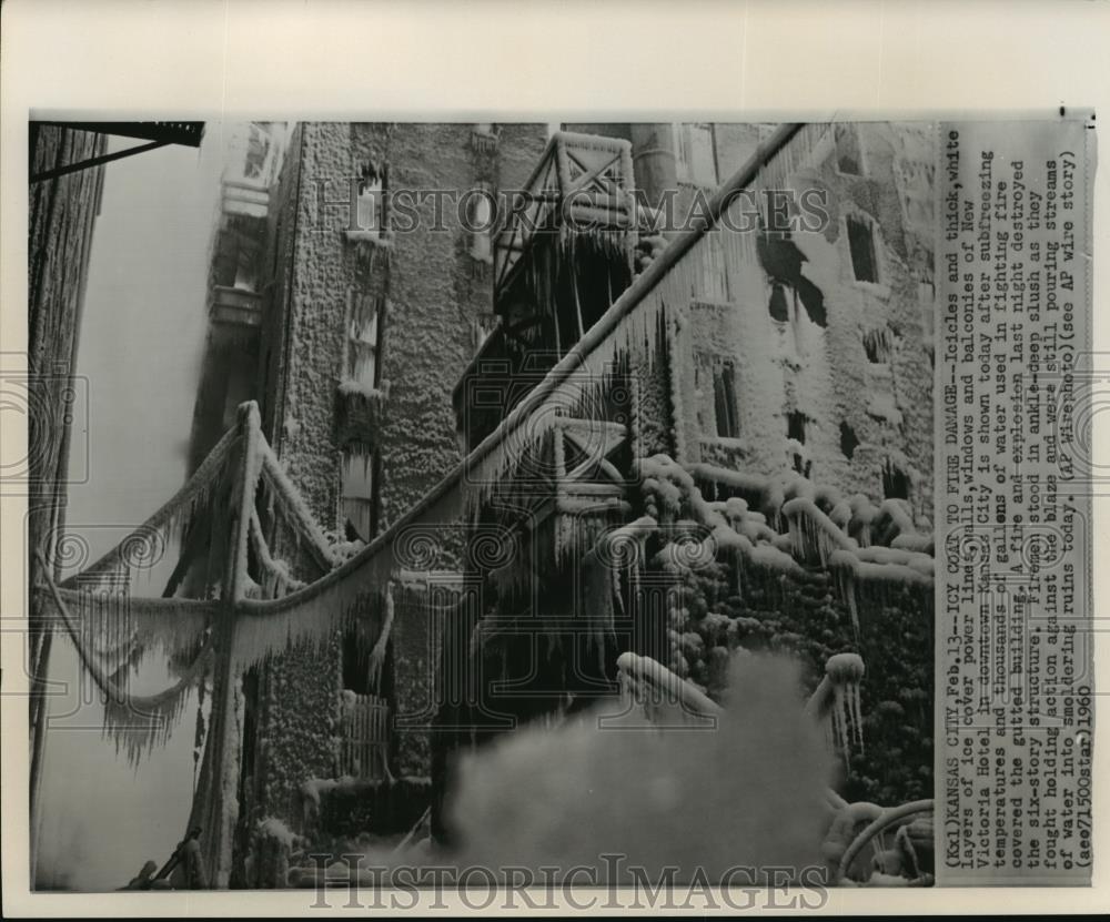 1961 Wire Photo Icy coat to fire damage of New Victoria Hotel in Kansas City - Historic Images