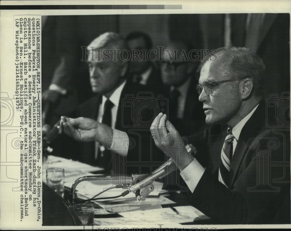 1977 Wire Photo Sen. John Glenn questions Federal Energy Admin Frank Zarb - Historic Images