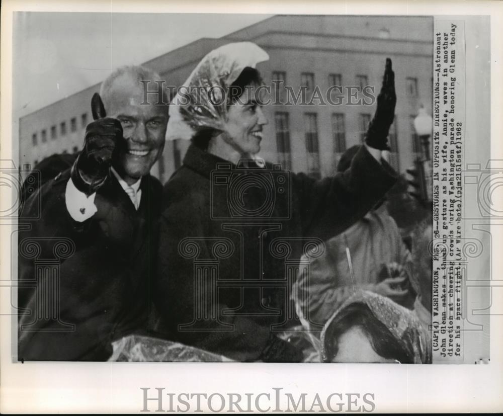 1962 Wire Photo John Glenn Jr. and Annie wave during a parade in Washington - Historic Images