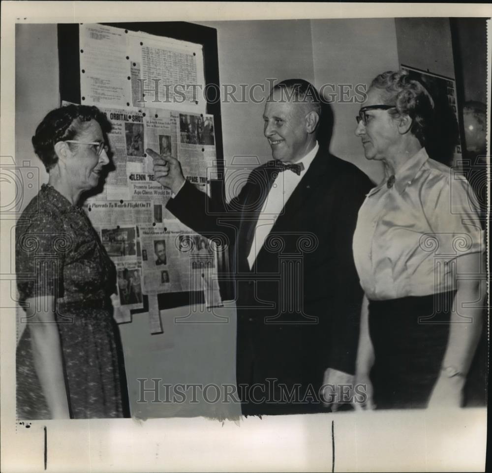 1962 Wire Photo John Glenn Teachers Margaret Barneet, H.A. Steeles, Edith Given - Historic Images