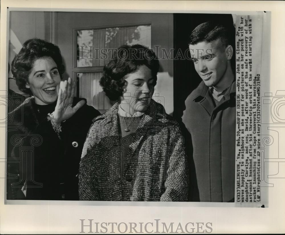 1962 Wire Photo Mrs. John H. Glenn Jr. with Children Carolyn &amp; David - Historic Images