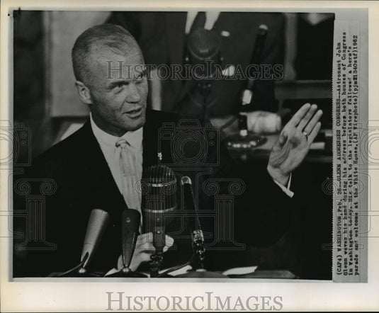 1962 Wire Photo Astronaut John Glenn waves his hand during his address - Historic Images