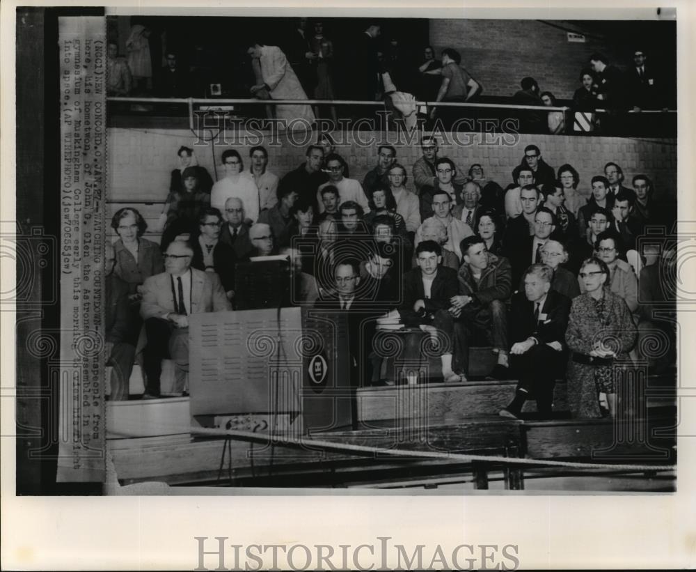 1932 Wire Photo John G. Glen&#39;s hometown gathered to view his flight into space - Historic Images