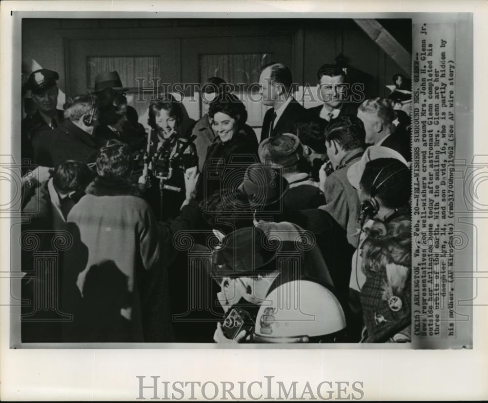 1962 Wire Photo Well-wishers crowd around Mrs. John H. Glenn Jr. at her home - Historic Images