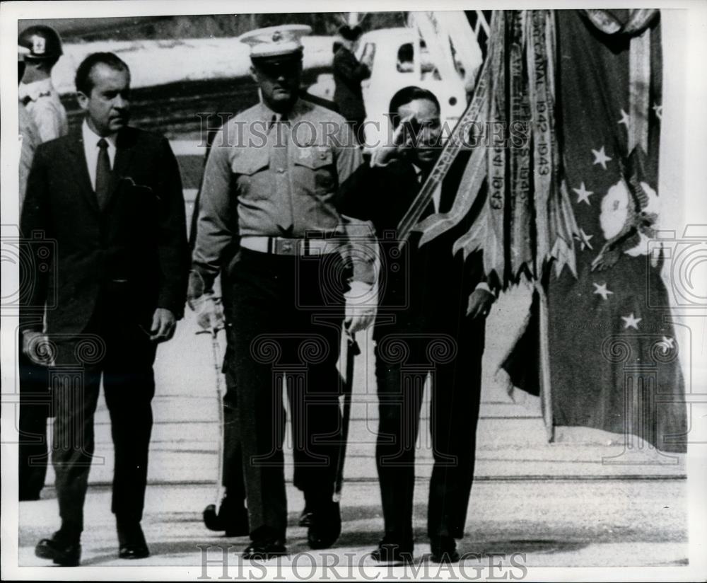 1969 Press Photo Richard Nixon and Nguyen Van Thieu Escorted at Midway Island - Historic Images