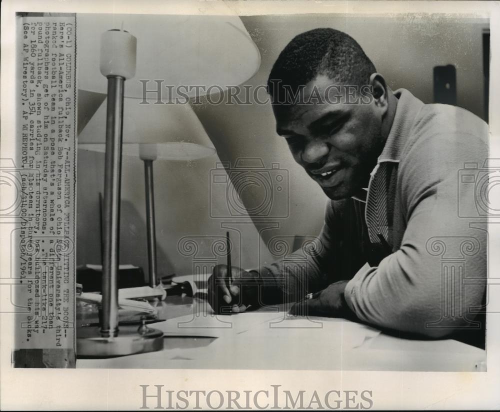 1961 Wire Photo All-America fullback Bob Ferguson studying in his dormitory - Historic Images