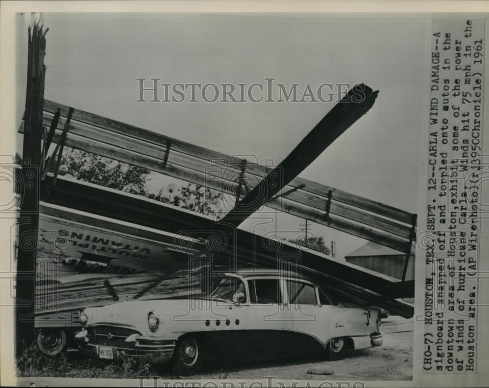 1961 Wire Photo Hurricane Carla toppled posts onto autos at downtown Houston - Historic Images