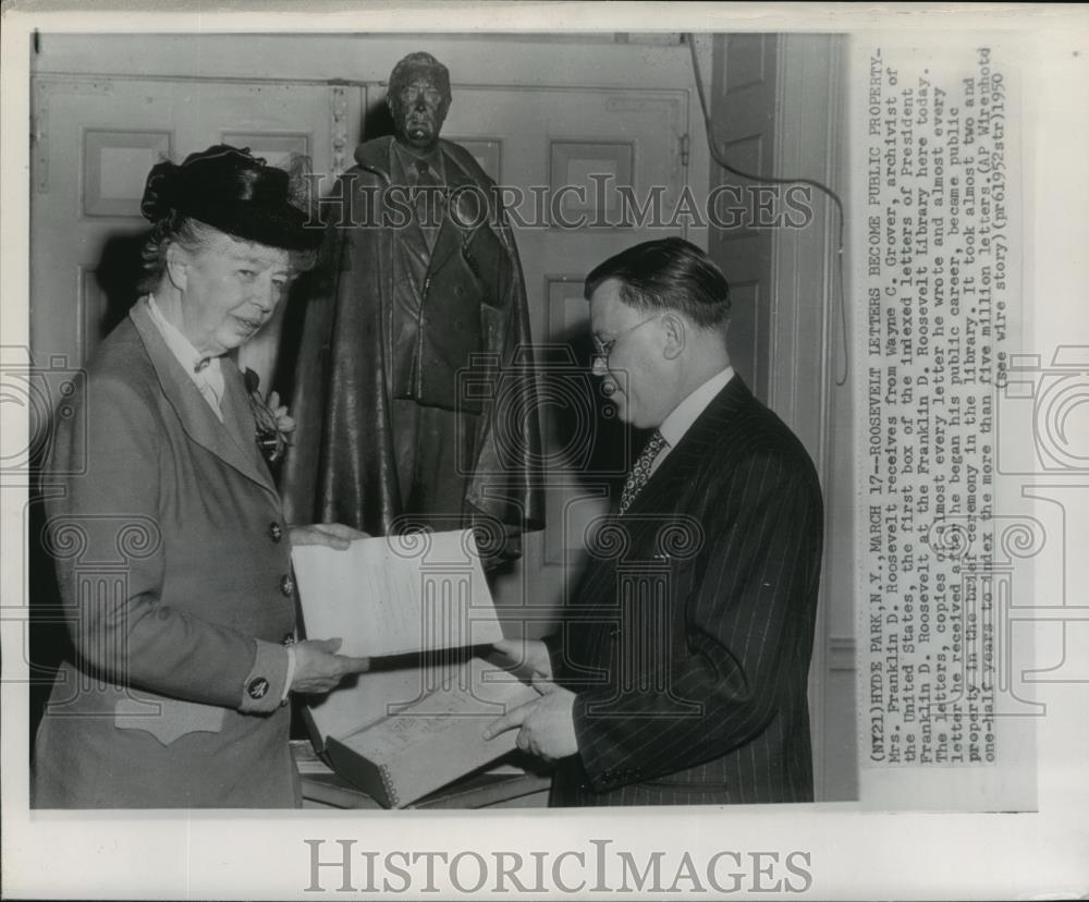 1950 Wire Photo Mrs Franklin D Roosevelt receives first box of indexed letters - Historic Images