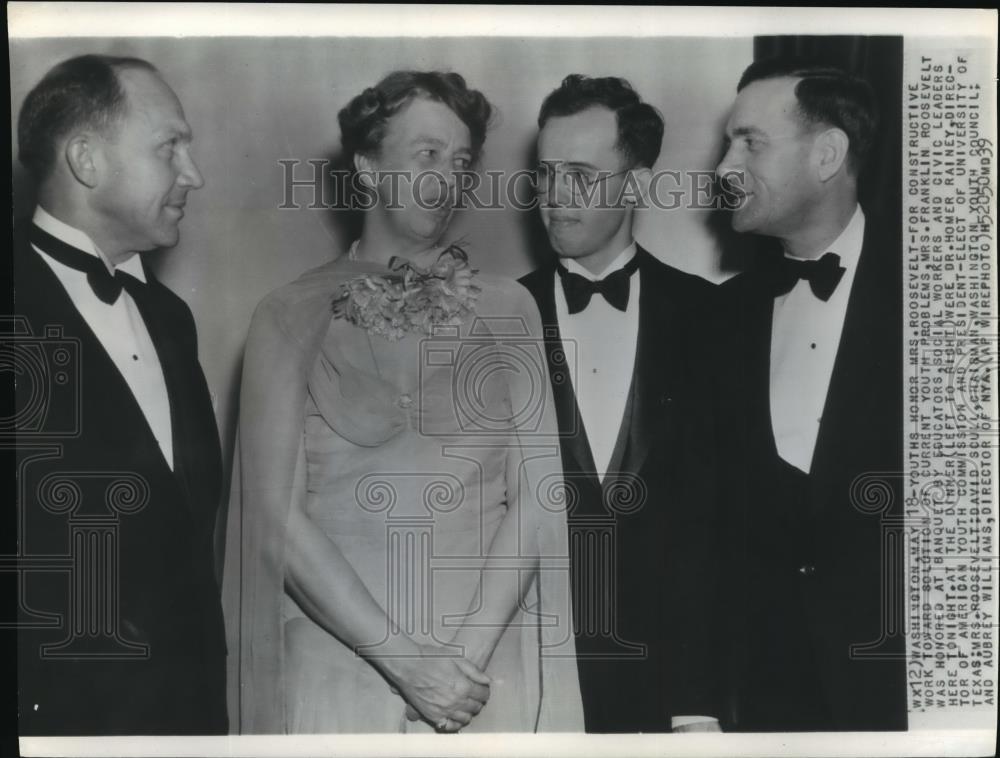 1939 Wire Photo Mrs Franklin Roosevelt honored at banquet by educators, etc - Historic Images