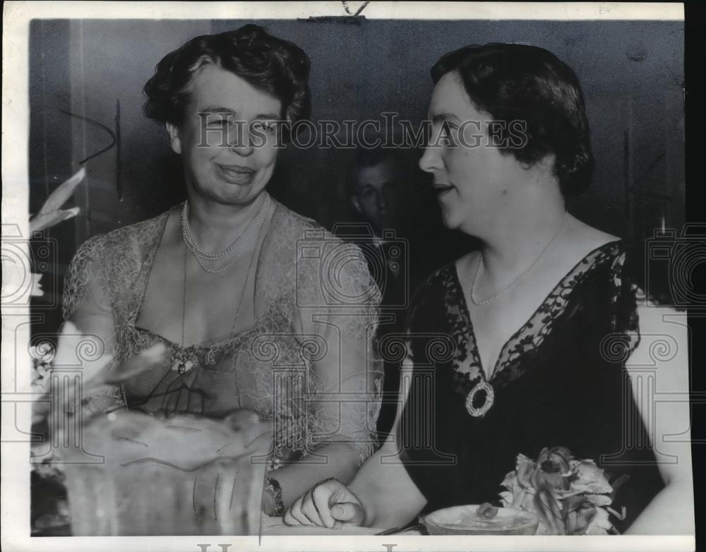 1939 Wire Photo Mrs Franklin Roosevelt &amp; Mrs Robert Taft attend women&#39;s dinner - Historic Images