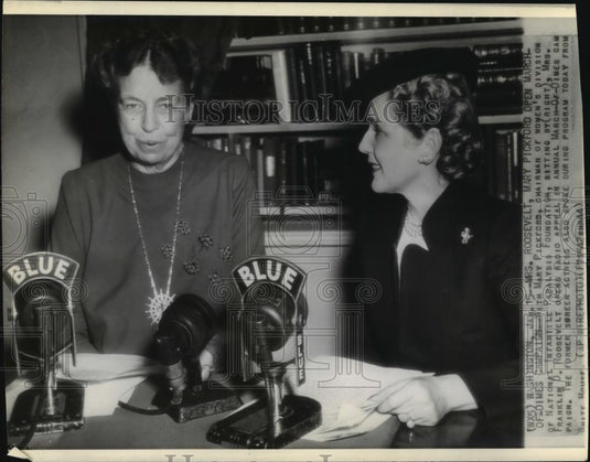 1944 Wire Photo Mrs. F. D. Roosevelt & Mary Pickford open March-Of-Dimes. - Historic Images