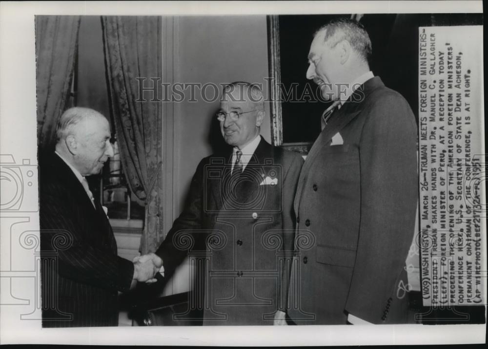 1951 Wire Photo President Truman shakes hands with Dr. Manuel C. Gallagher - Historic Images