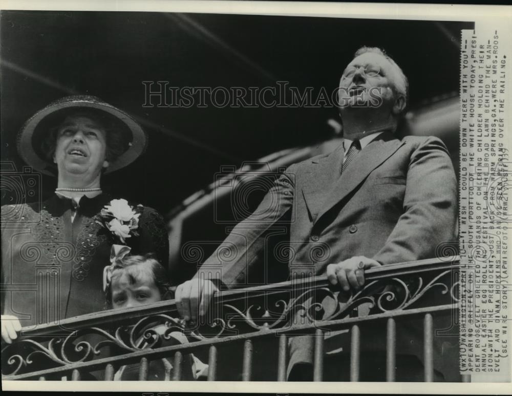 1939 Wire Photo Pres Roosevelt &amp; First Lady wave at kids during Easter egg hunt - Historic Images