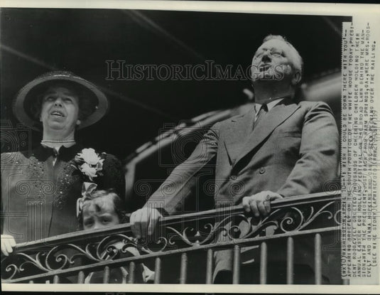 1939 Wire Photo Pres Roosevelt & First Lady wave at kids during Easter egg hunt - Historic Images