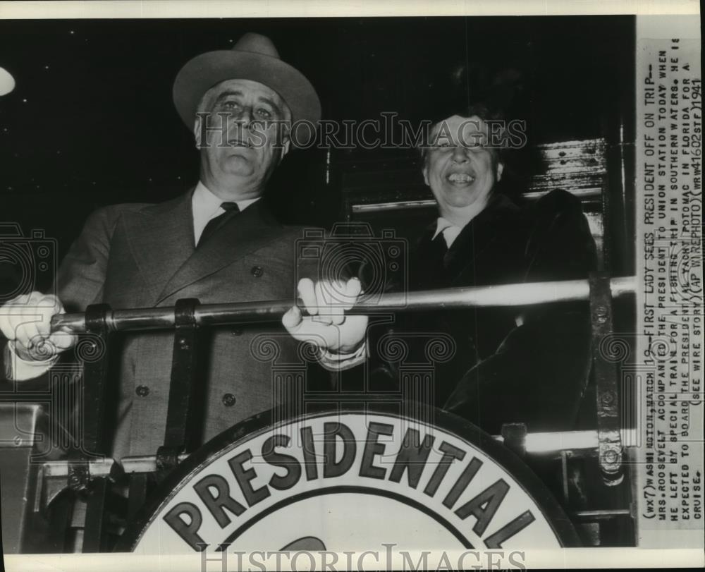 1941 Wire Photo Pres &amp; Mrs Roosevelt in Union Station, Washington - cvw26435 - Historic Images