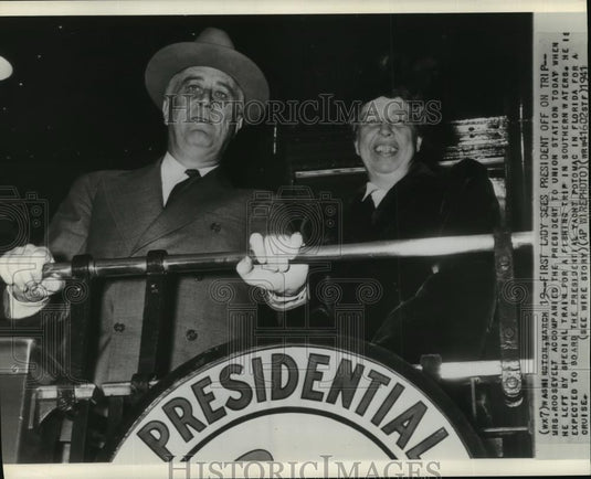 1941 Wire Photo Pres & Mrs Roosevelt in Union Station, Washington - cvw26435 - Historic Images