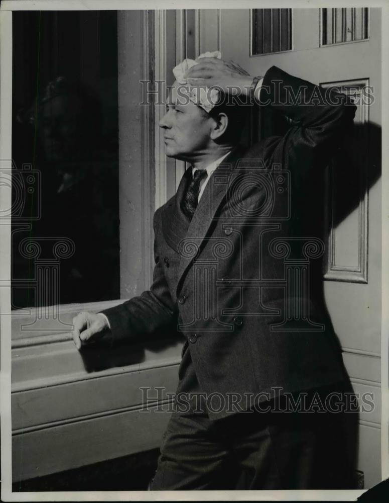1941 Press Photo Allen Ellender Cooling off after Capitol Debate on Ammendment - Historic Images