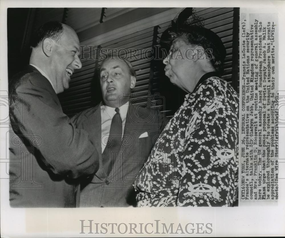 1951 Wire Photo Eleanor Roosevelt Talks to Representatives Before UN Assembly - Historic Images