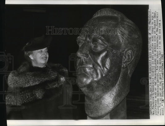 1941 Wire Photo Mrs. Roosevelt with Large Sculpture of President's Head - Historic Images