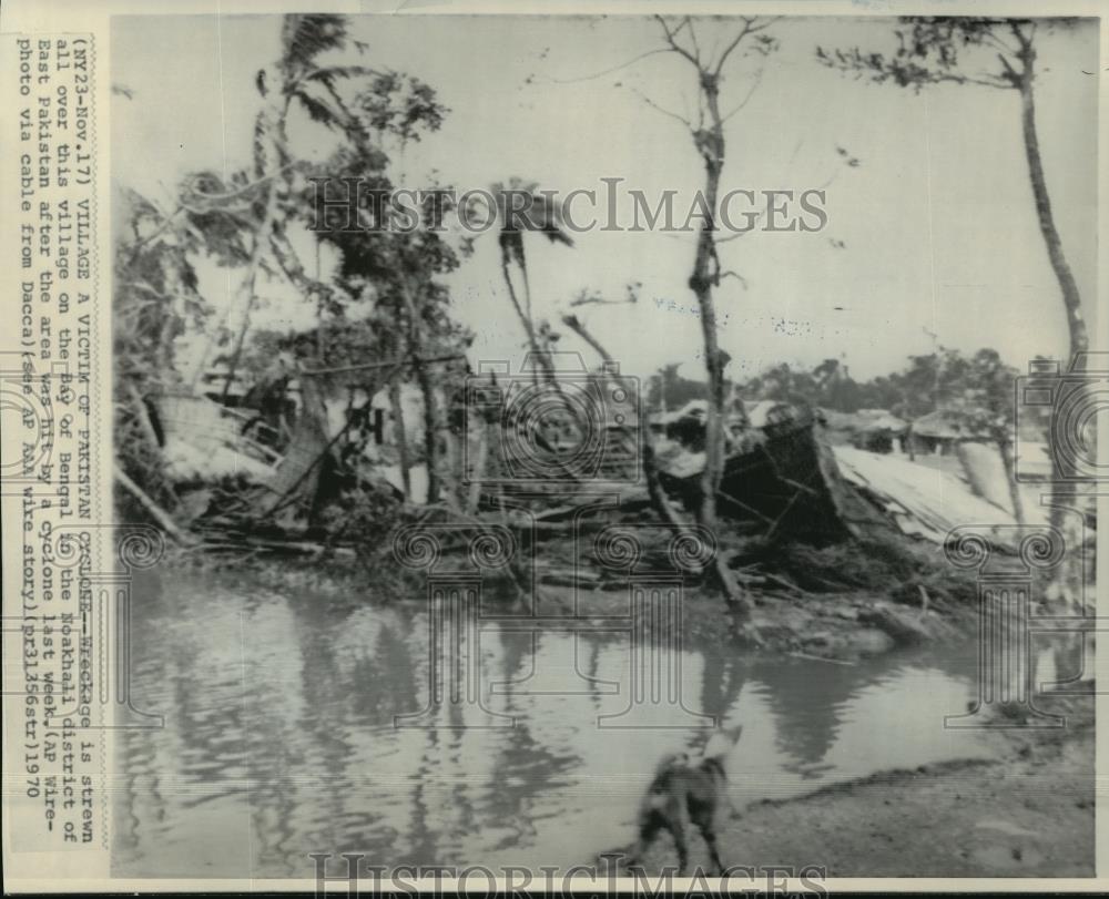 1970 Wire Photo A cyclone left a huge damage in a village on the Bay of Bengal - Historic Images