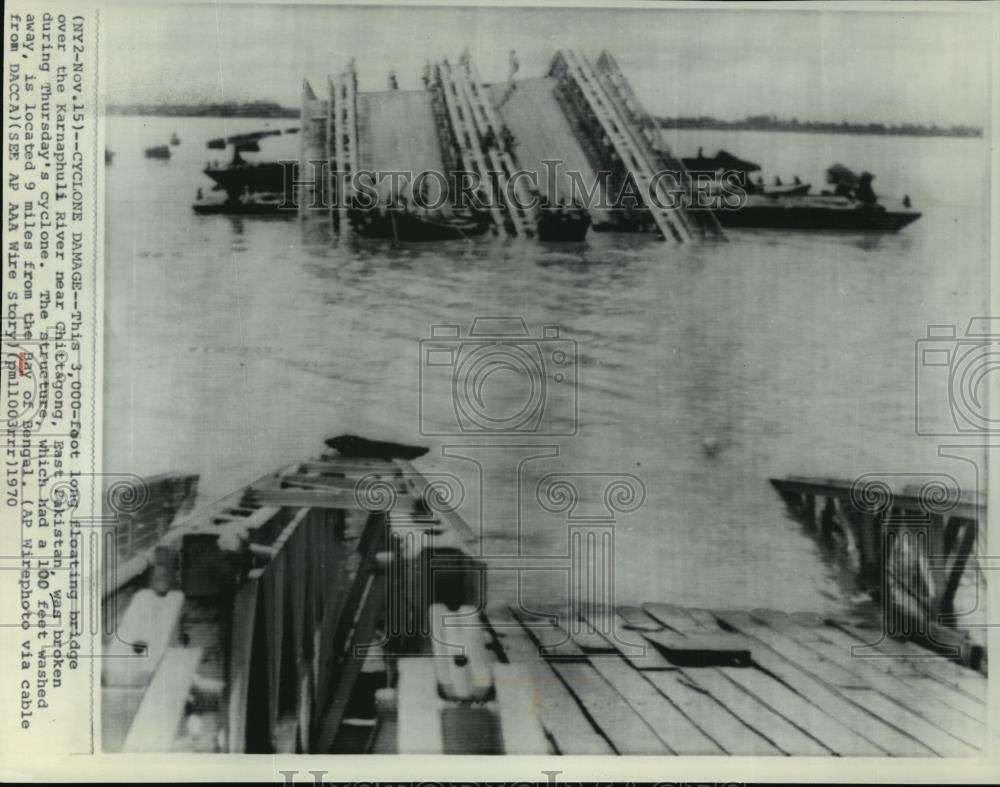 1970 Wire Photo A cyclone demolishes 3,000-ft long bridge in East Pakistan - Historic Images