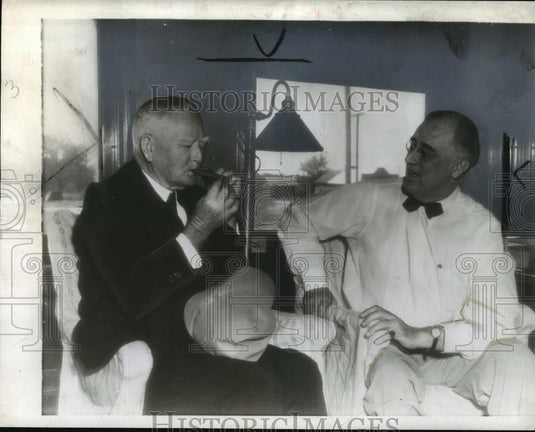 1942 Wire Photo Pres. Roosevelt chatting w/ Vice Pres. John Nance Garner - Historic Images