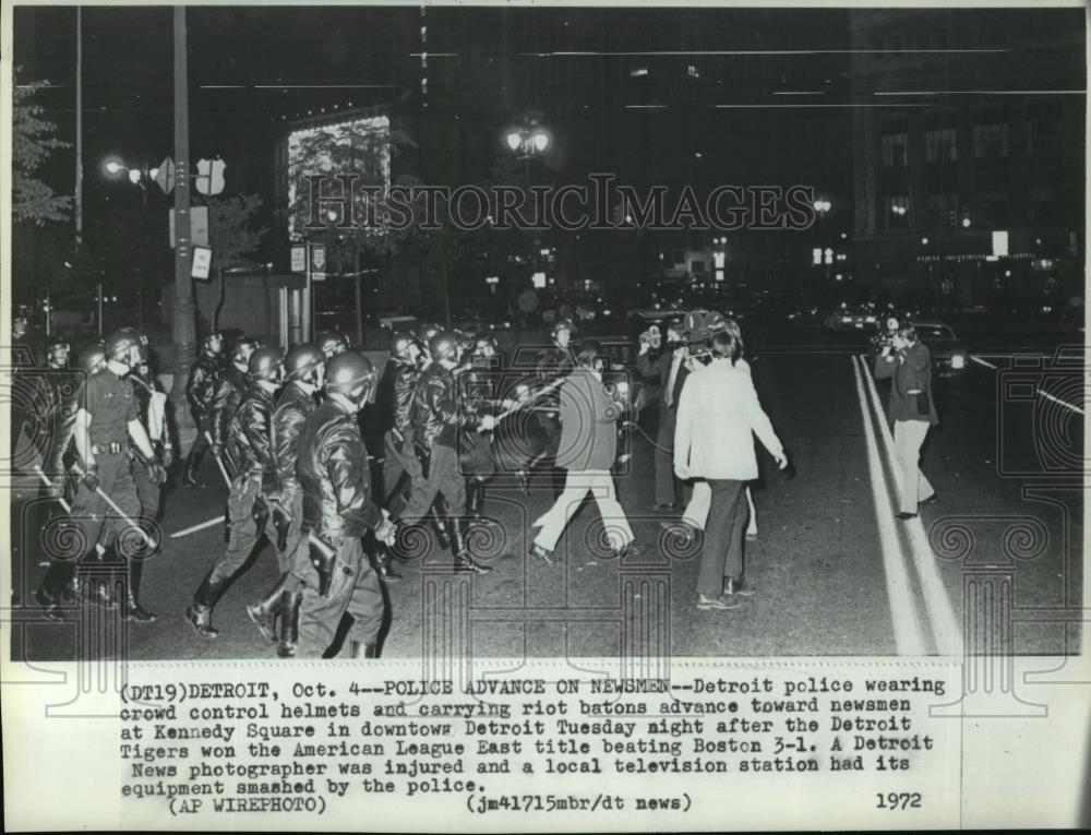 1972 Wire Photo Riot Police advance toward newsmen in Detroit Michigan - Historic Images