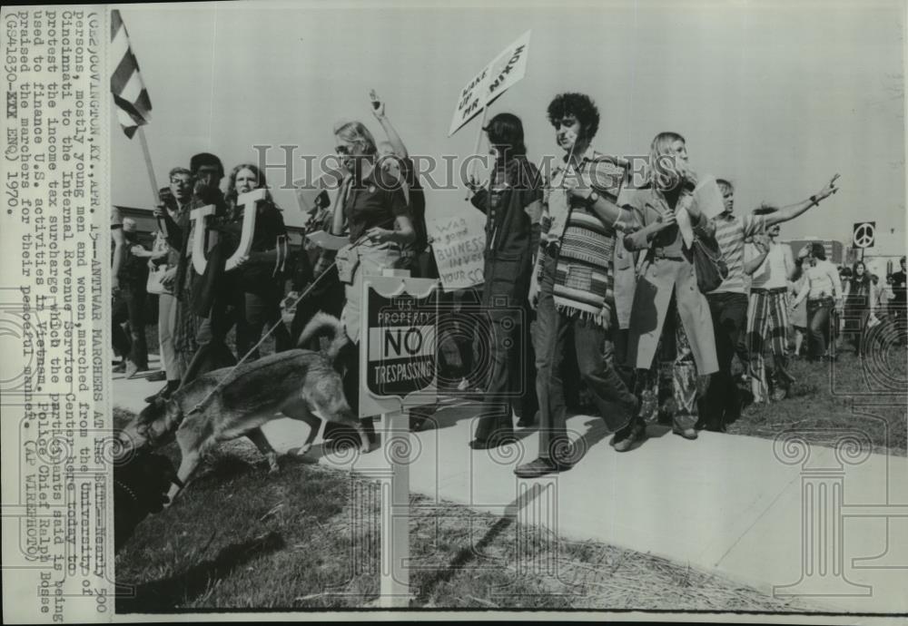 1970 Wire Photo Antiwar demonstrators against the income tax surcharge in Ky - Historic Images